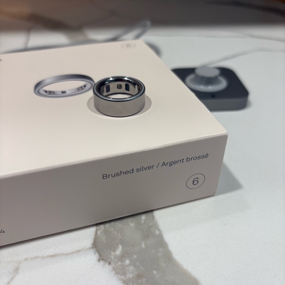 OURA RING 4 - BRUSHED SILVER SIZE 6 - Picture 4 of 12